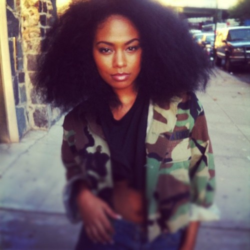 curvesincolor:  londonzhiloh.tumblr.com 