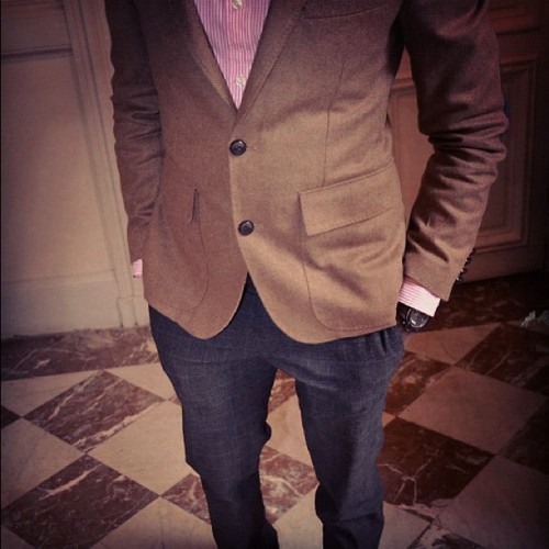 Love this semi-casual look #semicasual #jeans #jacket #pink
