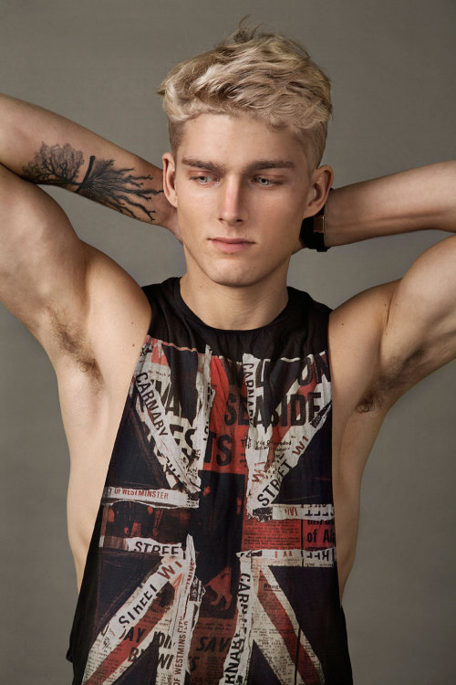 mickolas:  extra0rd1nary-belleza:  Nicklas Kingo by Brice Hardelin http://extra0rd1nary-belleza.tumblr.com/  if only i looked like this 