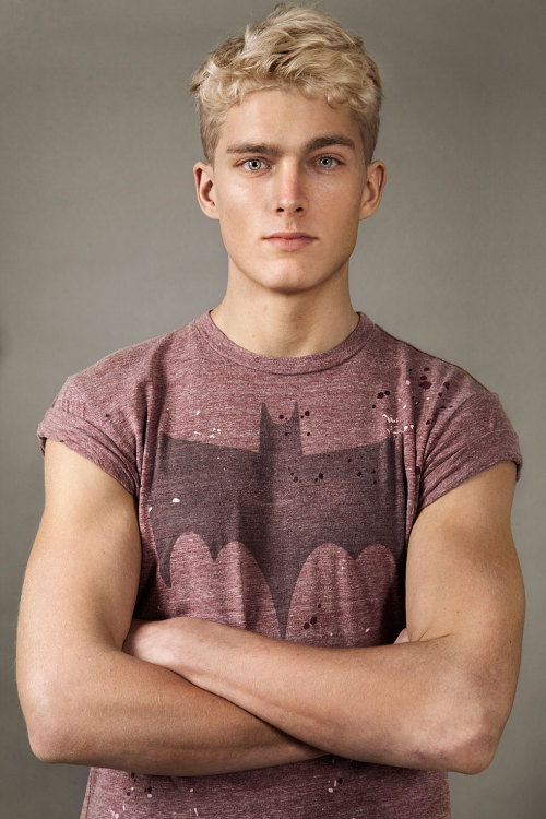 mickolas:  extra0rd1nary-belleza:  Nicklas Kingo by Brice Hardelin http://extra0rd1nary-belleza.tumblr.com/  if only i looked like this 