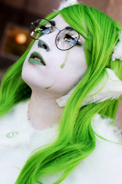 taste-of-paint:  corgihustler as Aradiasprite and burritoblood as Jadesprite from Homestuck. (at AAC