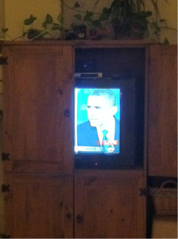 cybergirlfriend:  the way my dad watches the debate  I wish our entertainment center had this capability at Punk Rock Sorority.