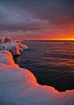 centzo:  Sunset on Ice  By Happyhiker4 