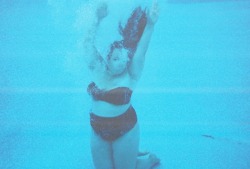 chubbygurl:  Keepin it fatty fresh underwater. 