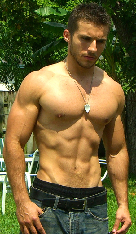 rawslut:  Michael Fitt, fit indeed :p