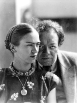 xochitlmictlan:  azulgardenia:  “There have been two great accidents in my life. One was the trolley, and the other was Diego. Diego was by far the worst. “ - Frida Kahlo Frida Kahlo and Diego Rivera by Martin Munkácsi. Mexico, 1933  Las pecas