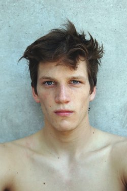1001-men-our-generation:  Florian Van Bael (visit http://1001-men-our-generation.tumblr.com/ for more of the hottest men on the planet) 