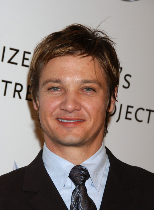 leviaquin: Jeremy Renner at the 9th Annual Hollywood Film Awards, (24/10/2005): 8/20