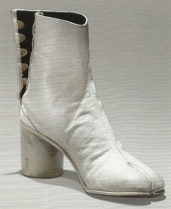 ankosv:maison martin margiela tabi boots 1993