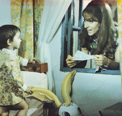 the-legend-fayrouz:  كبرت ريما … صار في بأصبعا خاتم مبارح :