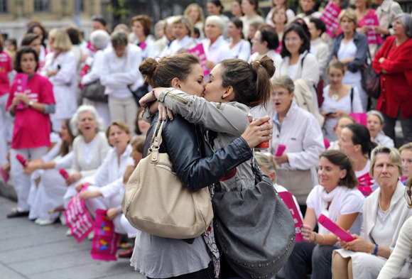   evrel:  Two girls kissing in front of bitches manifesting against same-sex marriage