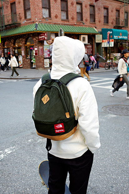 packhold:  Supreme x The North Face 2012 Fall/Winter Collection