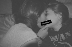 lesbiansfree:  Tu eres mi persona favorita, mi felicidad esta contigo. 