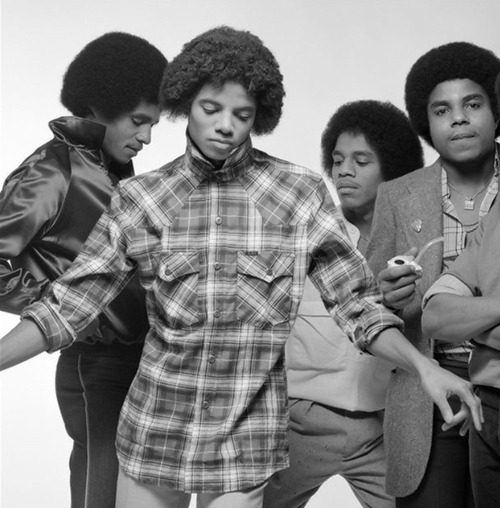 crimsonbaby:  versacegravy:   elisaddiq:  This is the dopest photo I ever seen  Damn Mike look he bout to spit a BET Cypher verse   MJ