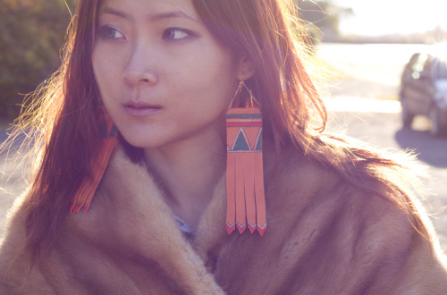 DIY Leather Fringe Geometric Earrings Tutorial from Pop Champagne here. Photo by Sabrina. This remin