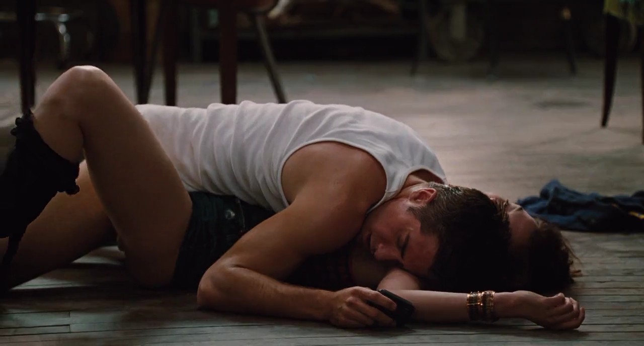 Anne hathaway love and other drugs sex scene