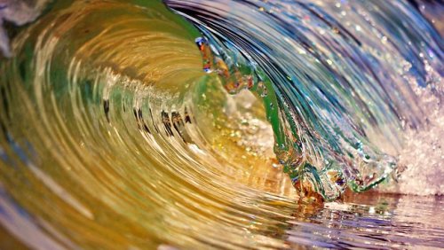 superawesomeshop: Australian photographer Deb Morris is a master of micro wave photography. While he