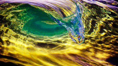 superawesomeshop: Australian photographer Deb Morris is a master of micro wave photography. While he
