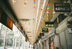 citiesinflames:  路地裏百景-神宮前 by chant0m0 on Flickr. 
