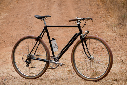 tsurun: (via Beautiful Bicycle: Jordan Hufnagel’s 650b Dirt Porteur - PROLLY IS NOT PROBABLY)