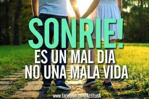 evolucionemocional:  Sonríe! Es un mal día, no una mala Vida! Twitter:  @ reflexdiarias  