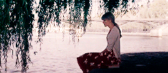  I’ve been spending the last 8 months thinking all love ever does is break, and burn, and end. But on a Wednesday, in a café, I watched it begin again. 
