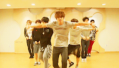 naturezia:   WOW crazy dance practice version  รั่วกันเกินไป