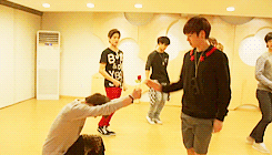 naturezia:   WOW crazy dance practice version  รั่วกันเกินไป