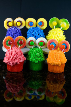 gastrogirl:  monster cupcakes. 