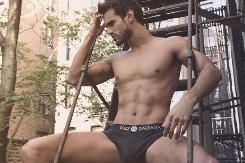 extra0rd1nary-belleza:  LEONARDO CORREDOR MODEL / ACTOR / PHOTOGRAPHER / TV HOST / SINGERBorn: 02/27/1989Mérida, Venezuela http://extra0rd1nary-belleza.tumblr.com para follarselo a muerte.. 