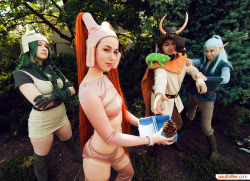 felixitous:  dasmuskel:  sarkyspookypants:  lightandwinged:  circusbones:  pibbleton:  Oglaf cosplay!  best.  omg.  My life is complete…  I love everything  WOW DLKGKDJGN hello my lovely adventurer lady 