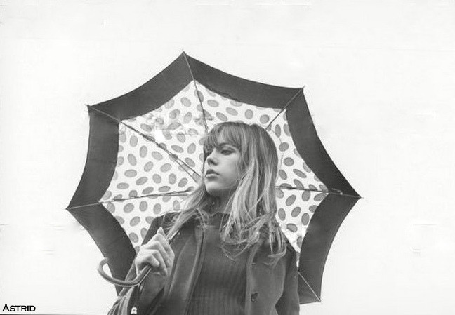 clara-bow:  Jenny Boyd, 1966 I’ve spent ages attempting to de-watermark this