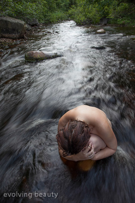 rainamermaid:  Contrary to popular belief I am not ALWAYS a mermaid when I get in the water. I was very happy and excited to have the opportunity to do some fine art nude modelling for Evolving Beauty in a river! In all the years I’ve worked with Eric