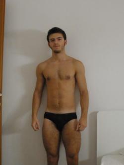 underwearandspeedos:  Nice bulge in that black underwear.