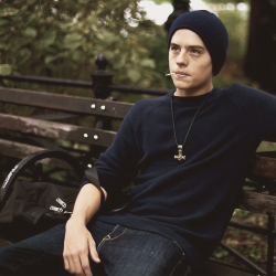 shespitsgliiiiterxx:  grrrl-fight:  bu-rberry:  haunteddate:  i bet he fucked maddie and london at the same time  omfg.  damn i mean cole is is hot but dylan DYLANBGvfdjlkdf qefsdmcvxk,xm   