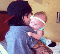 before-she-falls:  fuckk-bitches-get-rupees:  Copeland is so lucky to have Kellin as her dad. He’s such a great father.  My best friend made this im so proud omg everyone reblog it. 