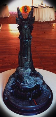 totally-fail:  Eye of Sauron Cake WINhttp://totally-fail.tumblr.com/