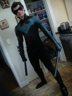 costumehunks:  Costumed Hunk Nightwing! 