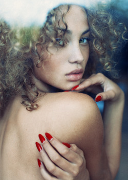 Her eyes and lips and hair! Damnnn