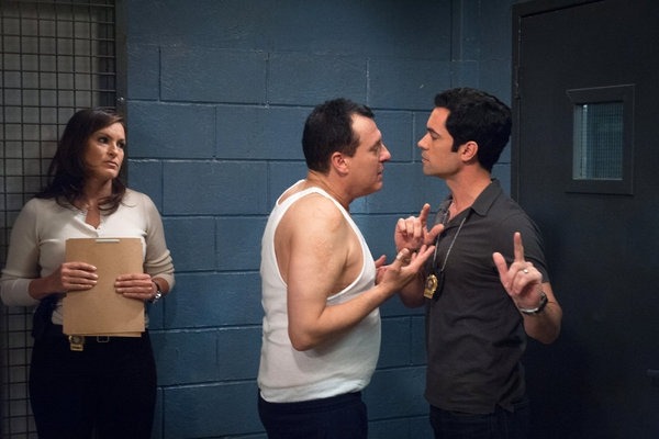 polimediaent:  PHOTOS: Tom Sizemore guest-stars on Law and Order: SVU Polimedia client