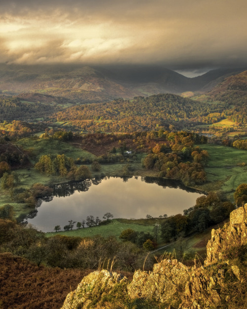 definitelydope:Loughrigg Tarn (by Pete Hyde)