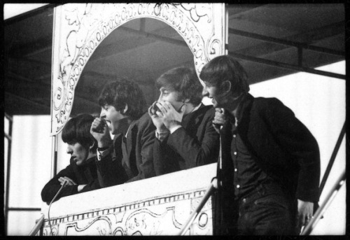 Around the Beatles, 28 April 1964. (Ringo! You&rsquo;ve changed!)
