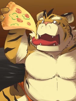 coolfatnightmare:  fatfur:  Tigers LOVE pizza!