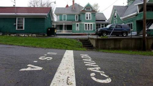 oh-canada:“The Canada- US border line runs through a home on Lee St. in Stanstead, Quebec. The stree