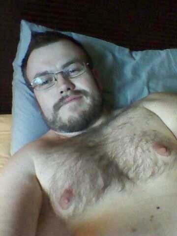 tubedogg:  The kind of guy you just want to snuggle up to and kiss all night long.  [Other random Growlr hotties]