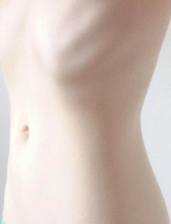 bruisedsparrow:  beautiful pale blog 