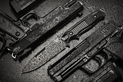 everyday-cutlery:  M1911A1 Custom, H&amp;K USP and Benchmade 140BK Nimravus by Yugus 