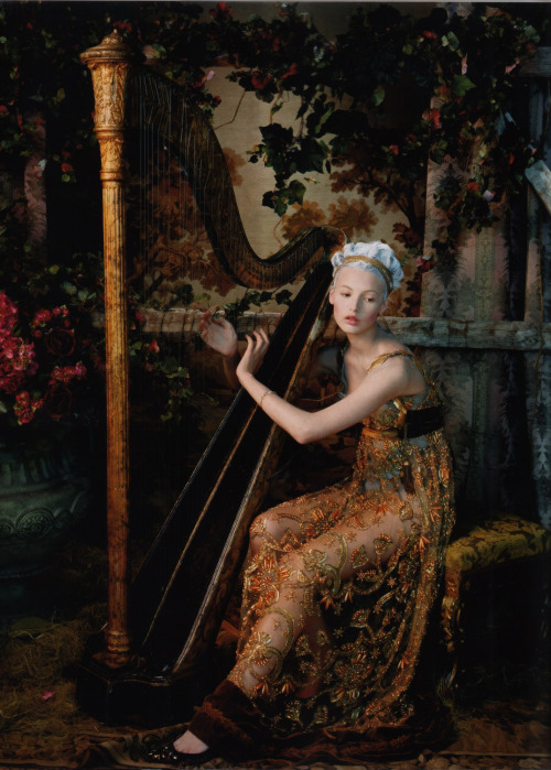 Ritrato de una Dama (Portrait of a Lady). Mona Johannesson playing the harp as Maria Antonieta. Juan