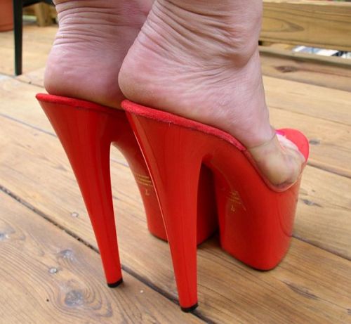 hotwiferandy:  Red Platforms