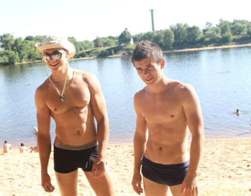 21challenge:  Hotties in speedos 1 